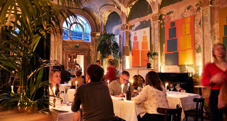 Table Talk: Insider Tips for Dining Out Like a Pro in London
